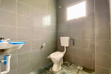 Botani End Lot Shop For Rent 