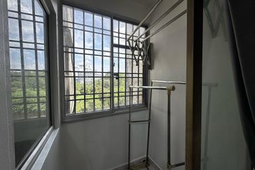 Sri Intan (Bandar Seri Alam)