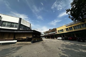 Tmn Gaya Double storey corner shoplot