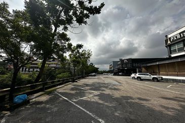 Tmn Gaya Double storey corner shoplot