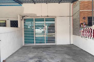 DOUBLE STOREY TAMAN SRI MEWAH, PAHANG