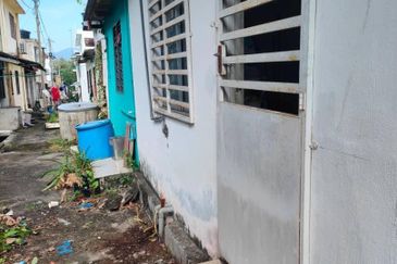 DOUBLE STOREY TAMAN SRI MEWAH, PAHANG