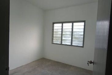 BELOW MARKET VALUE - APARTMENT TAMAN MEWAH, ALOR GAJAH MELAKA