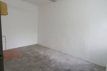 BELOW MARKET VALUE - APARTMENT TAMAN MEWAH, ALOR GAJAH MELAKA