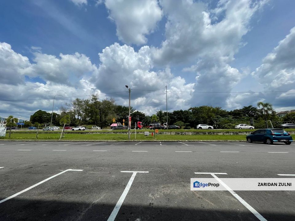 3.5 Storey Shop Lot Laman Gapi, Selangor, Rawang