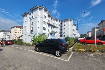 Residensi Warnasari 3