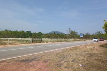 Residential Land with Individual Title in Changlun for Development