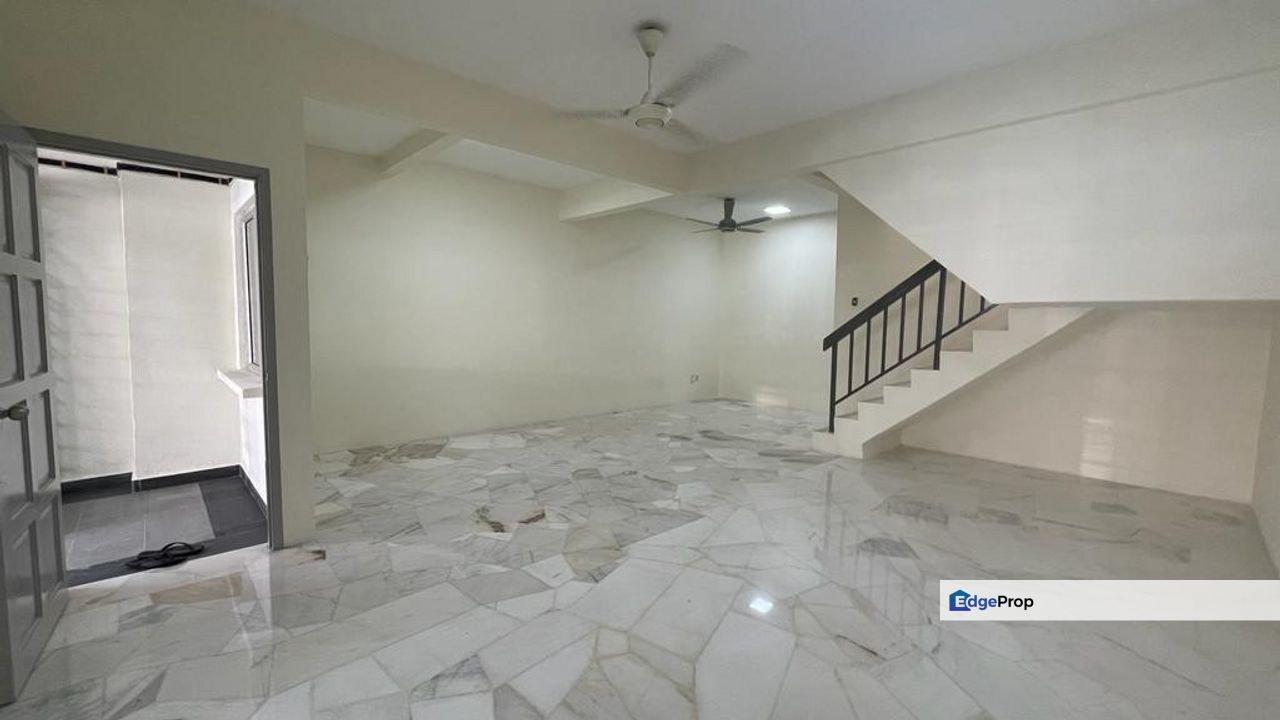 TAMAN UNIVERSITY , MOVE-IN-READY, NEWLY REFURBISHED WITH NEW KITCHEN CABINET INSTALLED, Selangor, Kajang