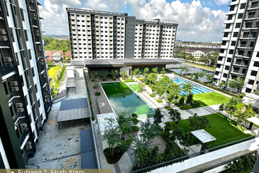 Brand New Corner Unit Completed with Partial Furnished! Embayu Damansara West Subang 2 Condo for SALE!!