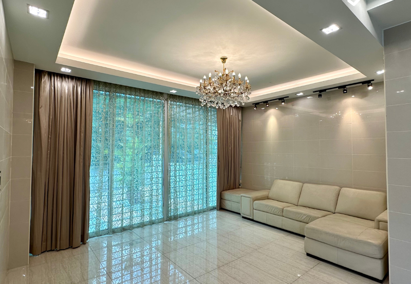 Rafflesia @ The Hill