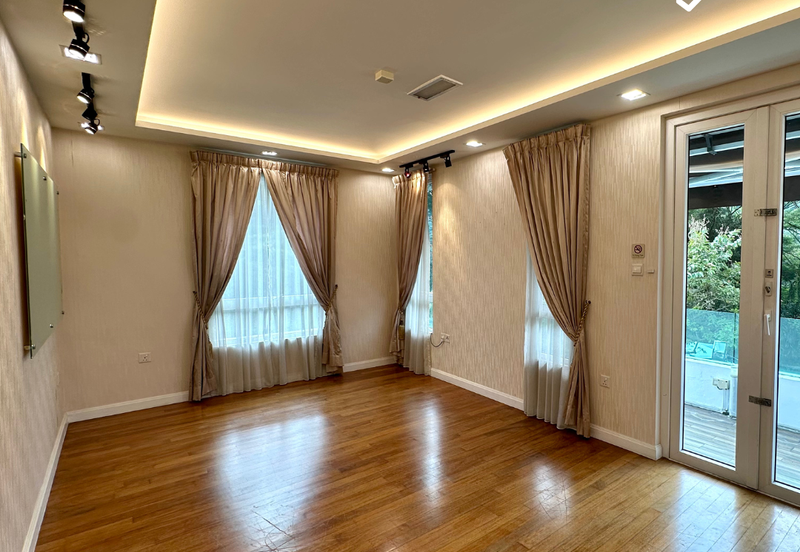 Rafflesia @ The Hill