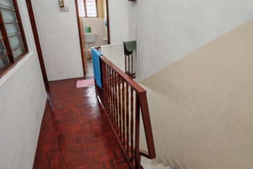 Renovated 2 story house for sale at Tmn Cempaka ipoh 
