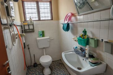 Renovated 2 story house for sale at Tmn Cempaka ipoh 