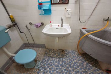 Renovated 2 story house for sale at Tmn Cempaka ipoh 