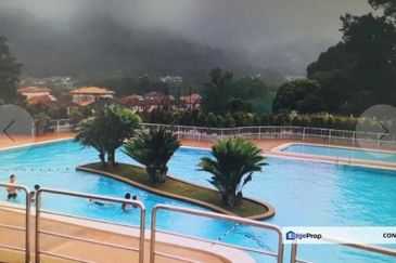 Renovated 2.5 Storey super link house for rent at Meru Valley golf resort Ipoh nt 