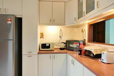 Renovated 2.5 Storey super link house for rent at Meru Valley golf resort Ipoh nt 