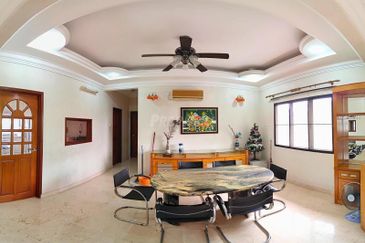 Renovated 2.5 Storey super link house for rent at Meru Valley golf resort Ipoh nt 