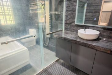 Renovated 2.5 Storey super link house for rent at Meru Valley golf resort Ipoh nt 