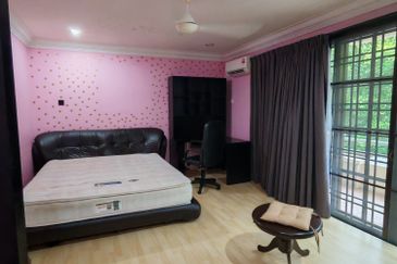 Renovated 2.5 Storey super link house for rent at Meru Valley golf resort Ipoh nt 