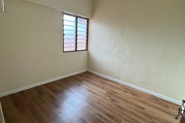 Taman Emas Flat (Teluk Kumbar)