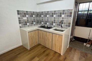 Taman Emas Flat (Teluk Kumbar)