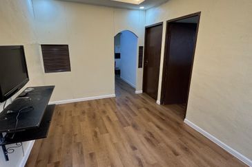 Taman Emas Flat (Teluk Kumbar)