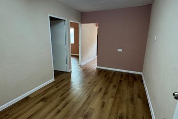 Taman Emas Flat (Teluk Kumbar)