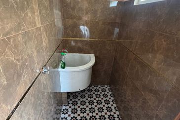 Taman Emas Flat (Teluk Kumbar)