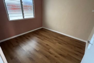 Taman Emas Flat (Teluk Kumbar)