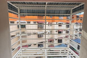 Taman Emas Flat (Teluk Kumbar)