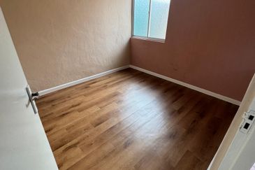 Taman Emas Flat (Teluk Kumbar)