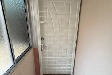 Taman Emas Flat (Teluk Kumbar)