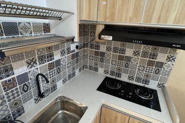 Taman Emas Flat (Teluk Kumbar)