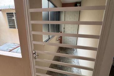 Taman Emas Flat (Teluk Kumbar)