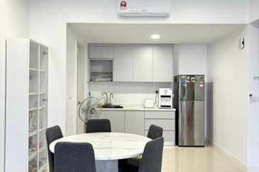 Lakefront Condominium | Emerald Hills @ Alam Damai