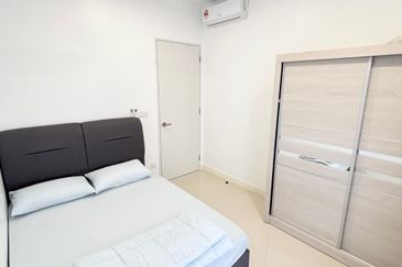 Lakefront Condominium | Emerald Hills @ Alam Damai