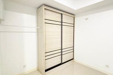 Lakefront Condominium | Emerald Hills @ Alam Damai