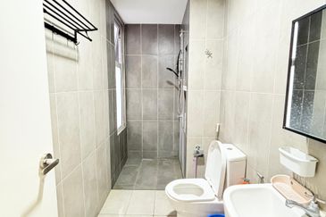 Lakefront Condominium | Emerald Hills @ Alam Damai