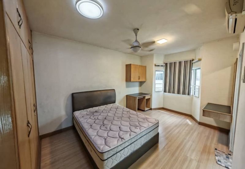 Endah Regal Condominium