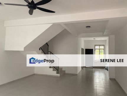 Taman Senai Utama 2.5 Storey Terrance House / 4bed 3bath Partially Furnished / FreeHold, Johor, Senai