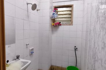 Pangsapuri Kiambang, Bukit Subang