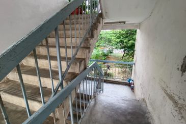 Pangsapuri Kiambang, Bukit Subang