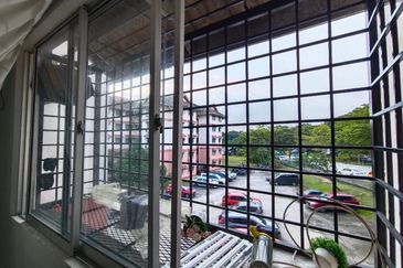 Pangsapuri Kiambang, Bukit Subang