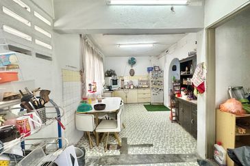 AU 1 (Datuk Keramat)