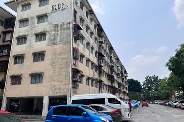 Taman Subang Perdana Flat