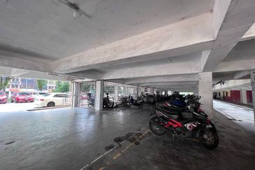 Taman Subang Perdana Flat