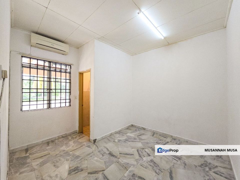 FACING OPEN | Single Storey Intermediate Jalan Cenderawasih Bandar Enstek , Negeri Sembilan, Seremban