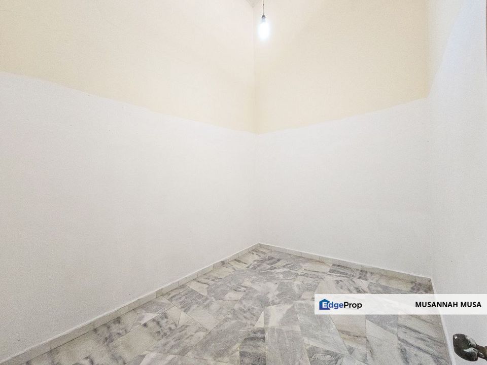 FACING OPEN | Single Storey Intermediate Jalan Cenderawasih Bandar Enstek , Negeri Sembilan, Seremban