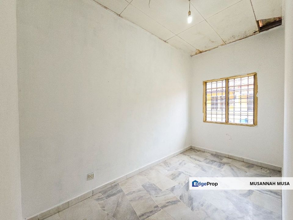 FACING OPEN | Single Storey Intermediate Jalan Cenderawasih Bandar Enstek , Negeri Sembilan, Seremban