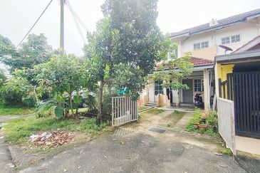 END LOT Double Storey Lorong Cakera Purnama 12/19 Puncak Alam